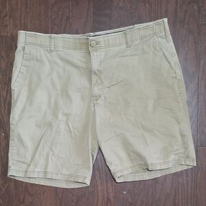 Lee Men's Khaki Flat Front Shorts